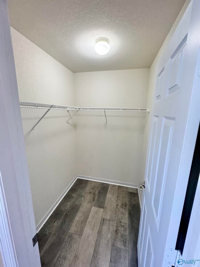 Building Photo - 207 Millbury Ct