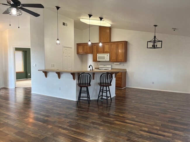 Building Photo - Corner lot in Golden Hills 3bdrm, 2 bath