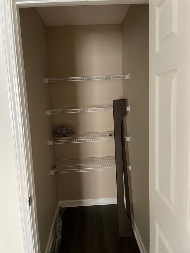 Building Photo - 103 Thistlewood Dr