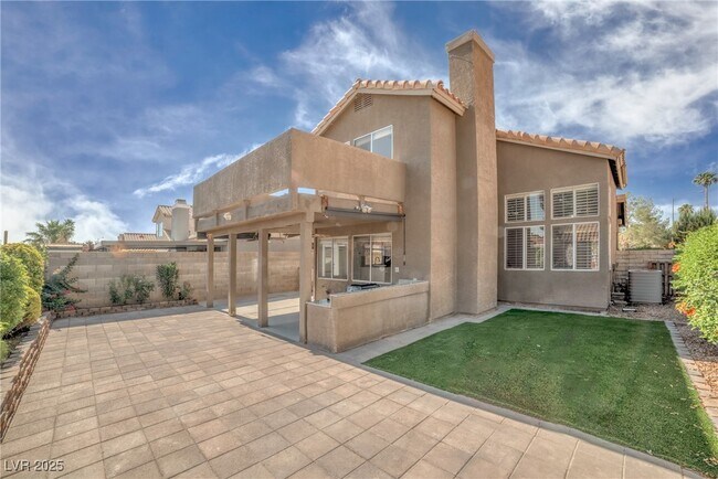 Building Photo - 636 Thornewood Pl
