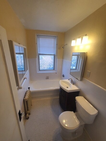 Building Photo - 415 County St