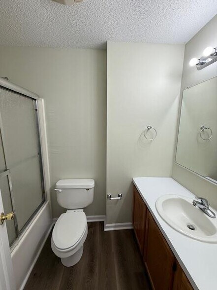 Building Photo - 1020 Westbrook Ct