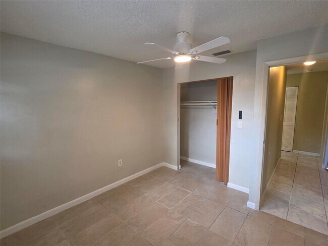 Building Photo - 309 NE 169th St