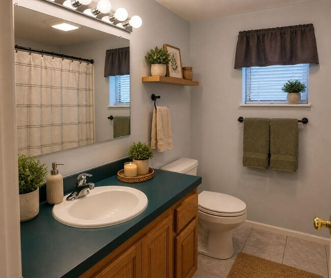Building Photo - 38651 Tarr Dr