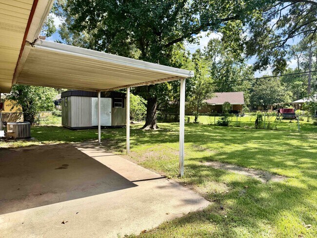 Building Photo - 11766 Willow Oak Ave