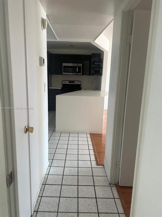 Building Photo - 1710 NE 191st St