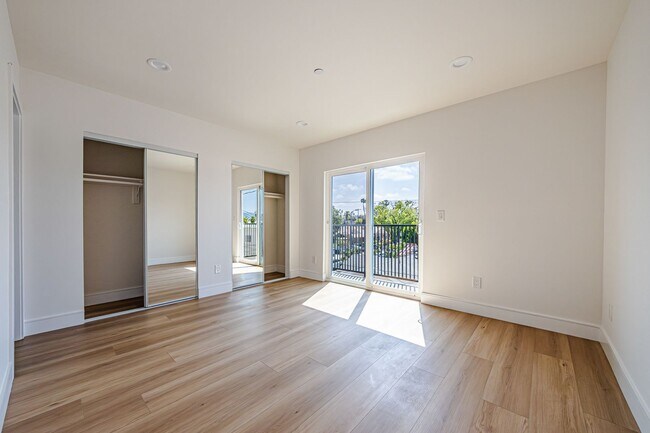 Building Photo - 2055 S Garth Ave