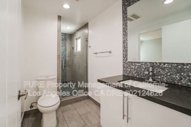 Building Photo - 10706 Camarillo St