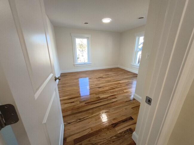 Building Photo - 386 Union Ave