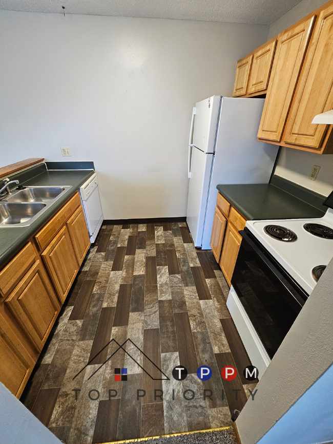 Building Photo - ** FALL MOVE IN SPECIAL ** 2 Bedroom | 1 B...