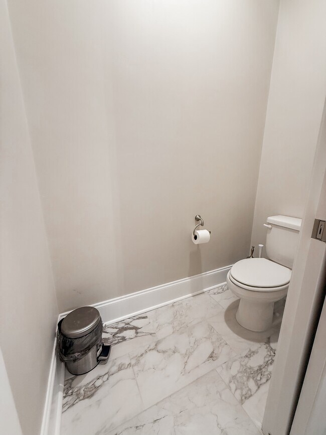 Building Photo - 5742 Vlg Rdg Ln