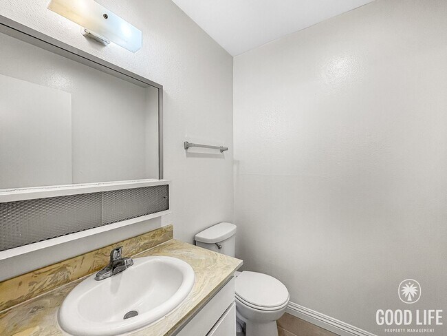 Building Photo - Brand-New Kitchen, Prime Location, Move-In Ready UTC Home