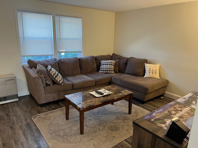 Building Photo - 1035 S Mammoth Rd