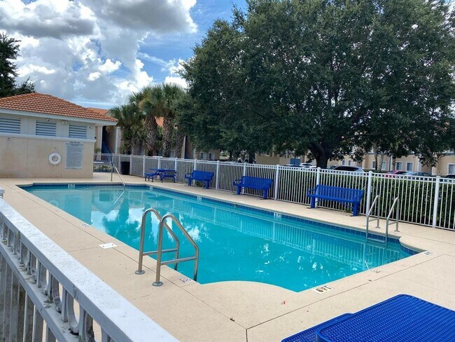 Building Photo - 495 Las Cortes Ln