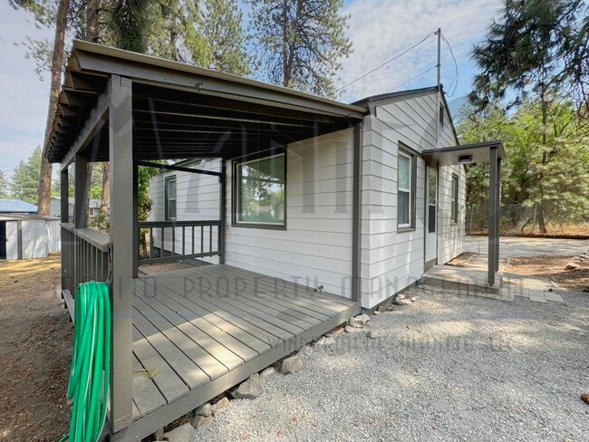 Building Photo - Charming Home Across From Finch Arboretum