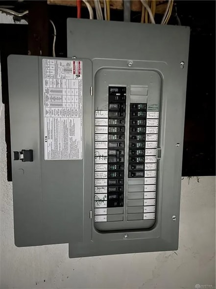 Building Photo - 22 E Parkwood Dr