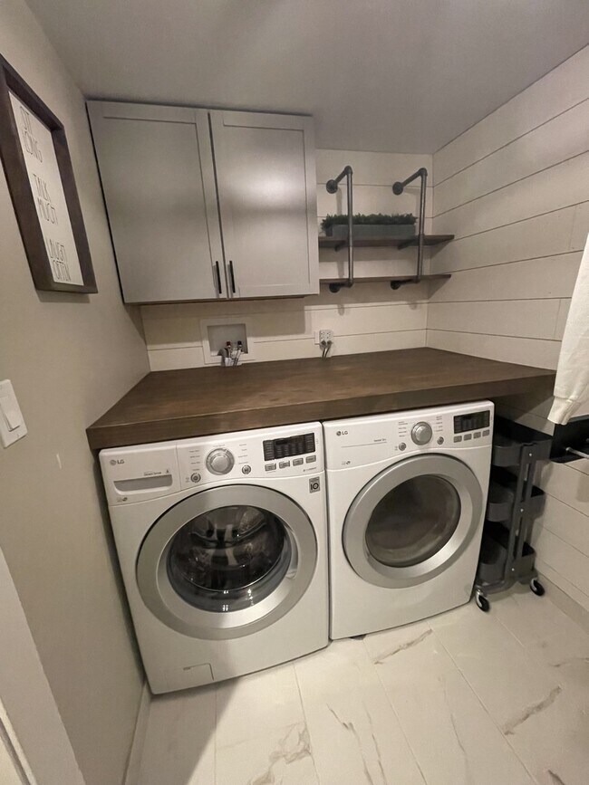 Building Photo - 2 W Ridge Ave