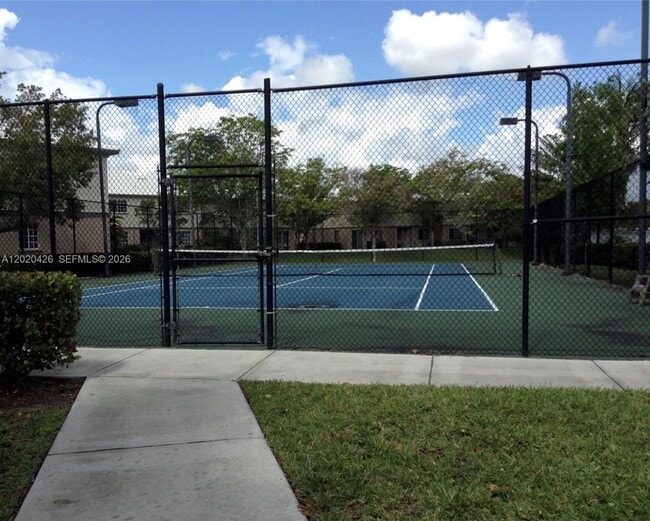 Building Photo - 2043 Nassau Dr