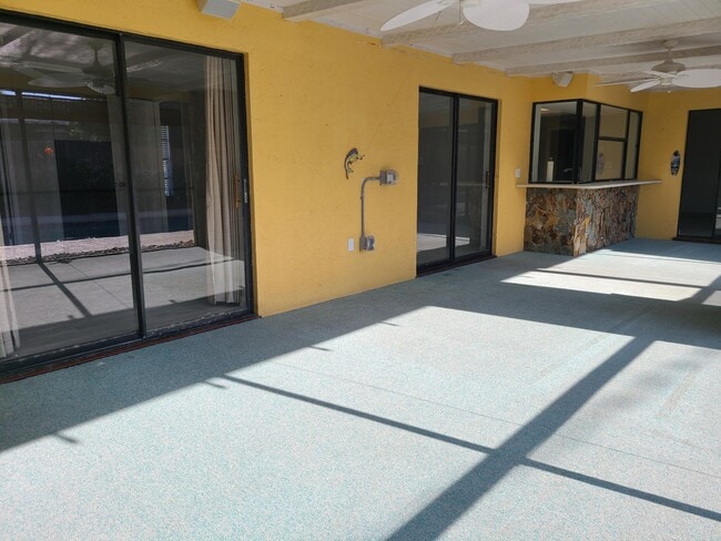 Building Photo - 725 Hibiscus Dr