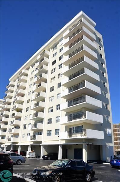 Building Photo - 401 Golden Isles Dr