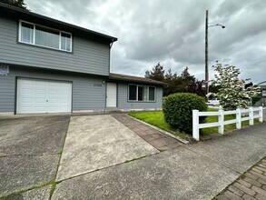 Building Photo - LF1460-B