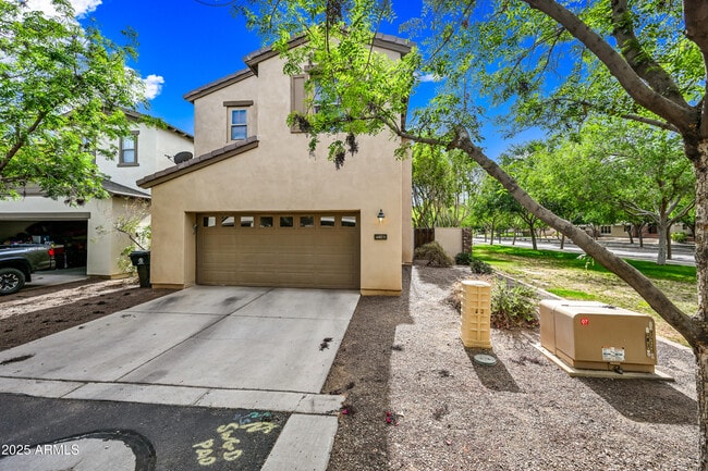 Building Photo - 15340 W Dahlia Dr