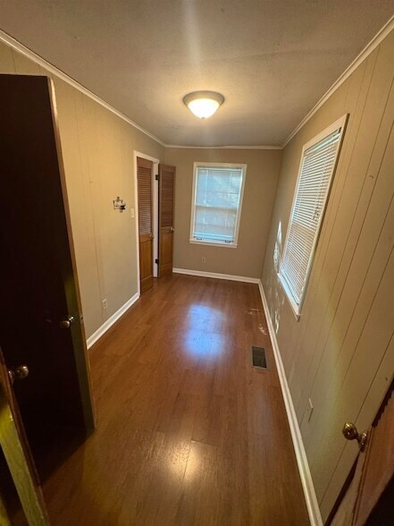 Building Photo - 4914 Durbin Ave