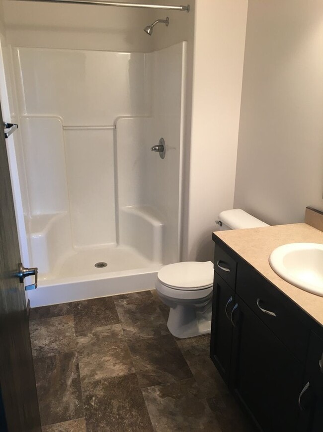 Building Photo - 3 Bed 2 Bath Twin Home