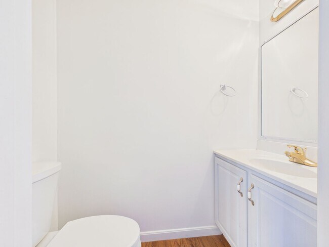 Building Photo - Gorgeous 3 Bedroom Single Family