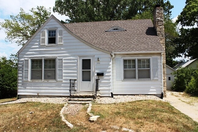 Building Photo - NEXT TO KSU!!!