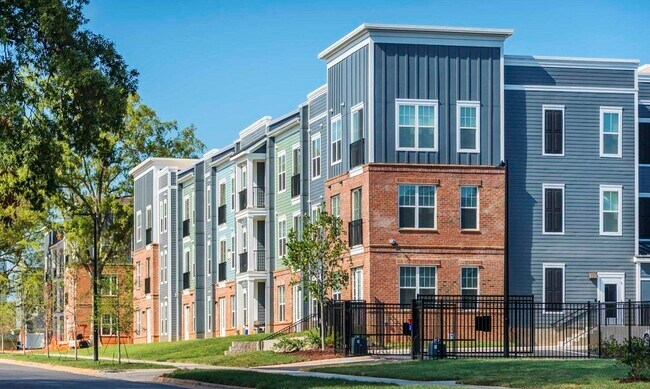 Building Photo - 340 W 25th St