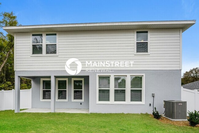 Building Photo - 4 Bedroom Pet-Friendly Home in Deland, FL with Main Street Renewal