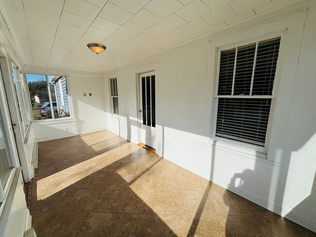 Building Photo - 605 Republic Rd