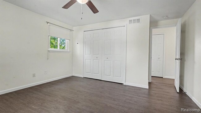 Building Photo - 2735 Foster Ave