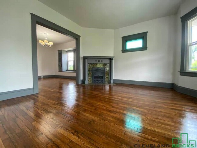 Building Photo - 2054 W 91st St