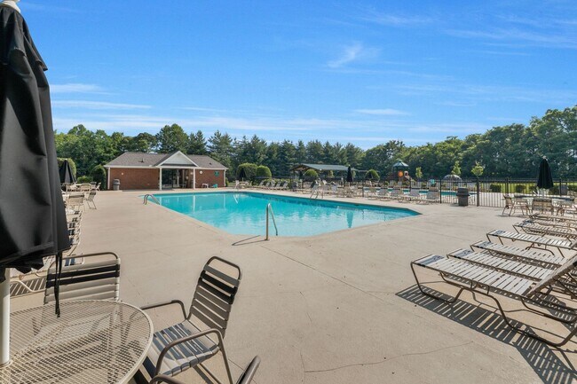 Building Photo - 415 Enclave Ct