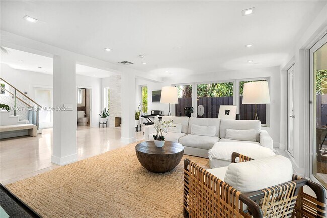 Building Photo - 775 W 49th St