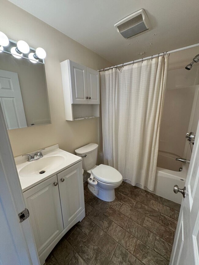 Building Photo - 220 Middlesex Ave