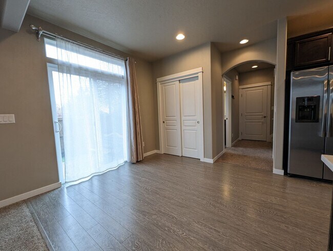 Building Photo - Gorgeous 3-Bedroom, 2.5-Bath Home on Corner Lot In Eugene!