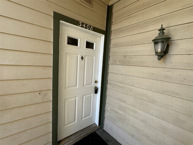 Building Photo - 6500 Harbor Town Dr