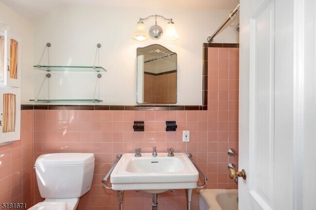 Building Photo - 1 Gapview Rd