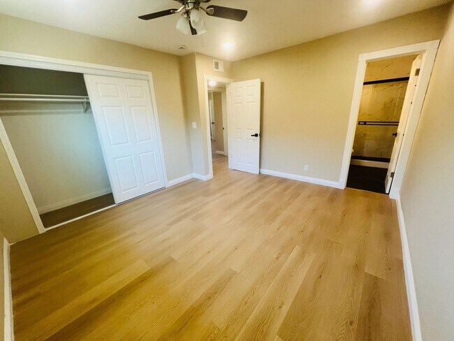 Building Photo - 2 Units Property