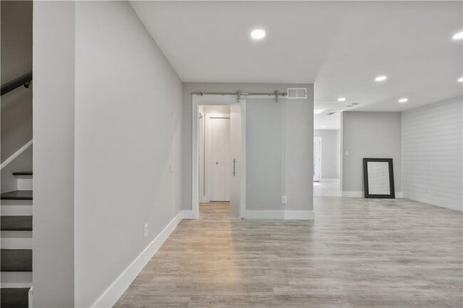 Building Photo - 330 Winding River Dr