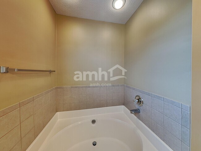 Building Photo - 3368 Marrast Dr