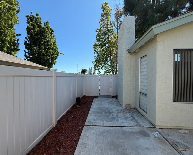 Building Photo - 636 Kumquat Way