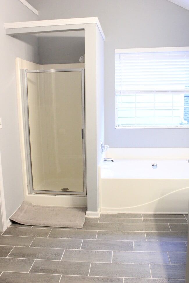 Building Photo - 2266 Charleston Pointe SE