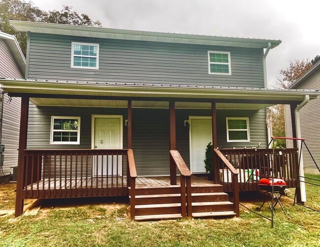 Building Photo - 305 Holliman St