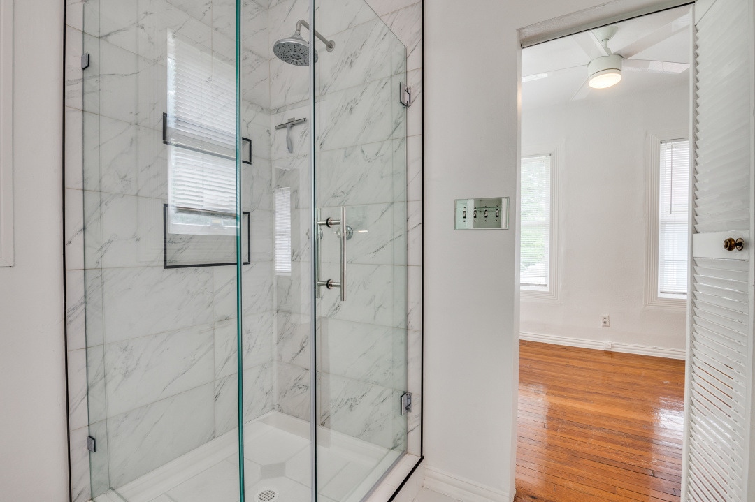 Shower - 5211 Worth St