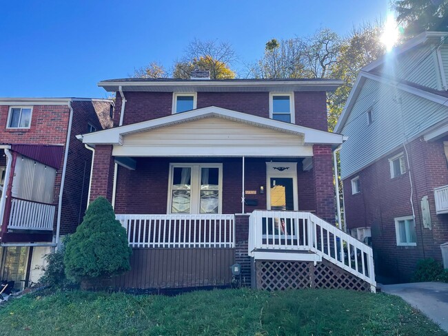 Building Photo - 3 Bedroom 1.5 Bath in Dormont! Off Street ...