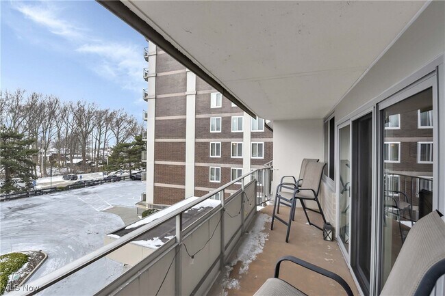 Building Photo - 12900 Lake Ave